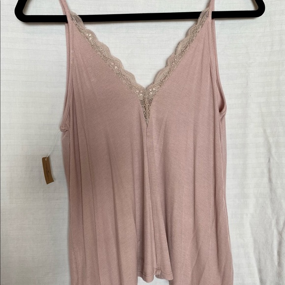 Women’s American Eagle Tank - Picture 3 of 3